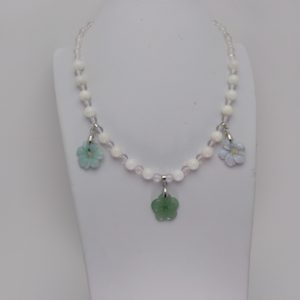 Collar para mujer en cuarzo con flor