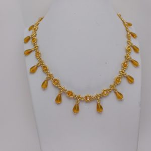 Collar para mujer con facetados