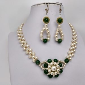 Collar en cuarzo verde y pendientes."BRILLANTES