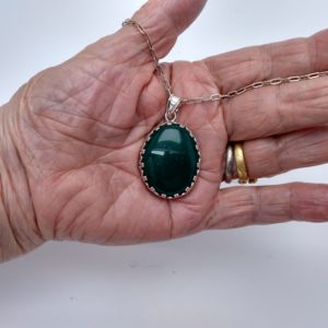 Colgante con cuarzo verde."BRILLANTE"