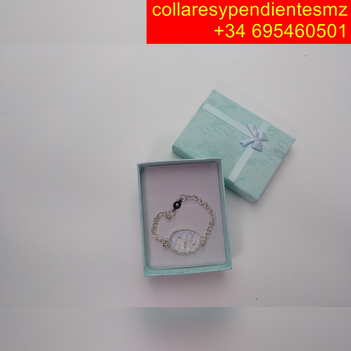 pulsera con cabuchon ovalado, en cristal matizado de 20 cms. de largo