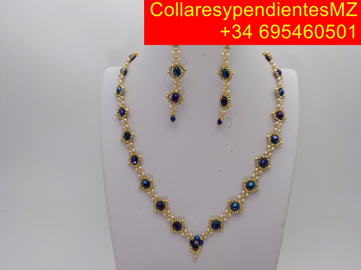 Collar y pendientes Blue Iris con perlas Cream y cierre dorado